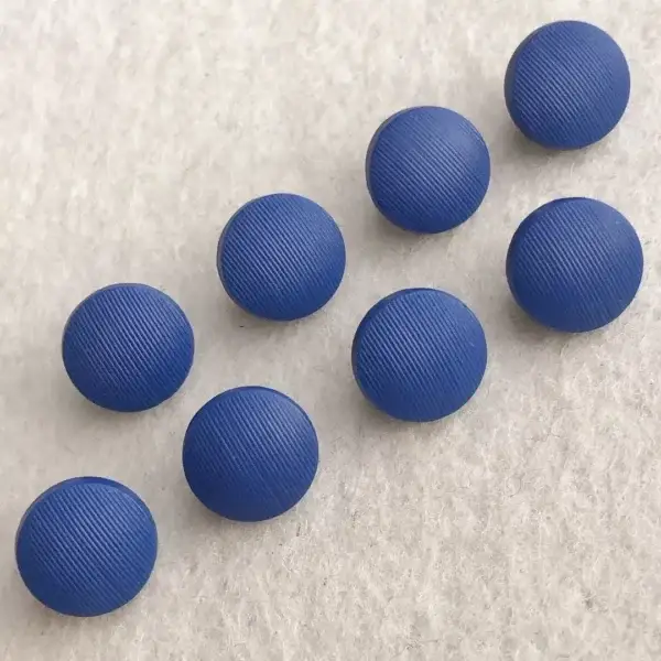 Gablonzer Knopf aus echtem Glas blau – Bild 1 – Chiemgauer Heimatwerk Trachten-Onlineshop Gablonzer Knopf aus echtem Glas blau - Bild 1 - Chiemgauer Heimatwerk Trachten-Onlineshop