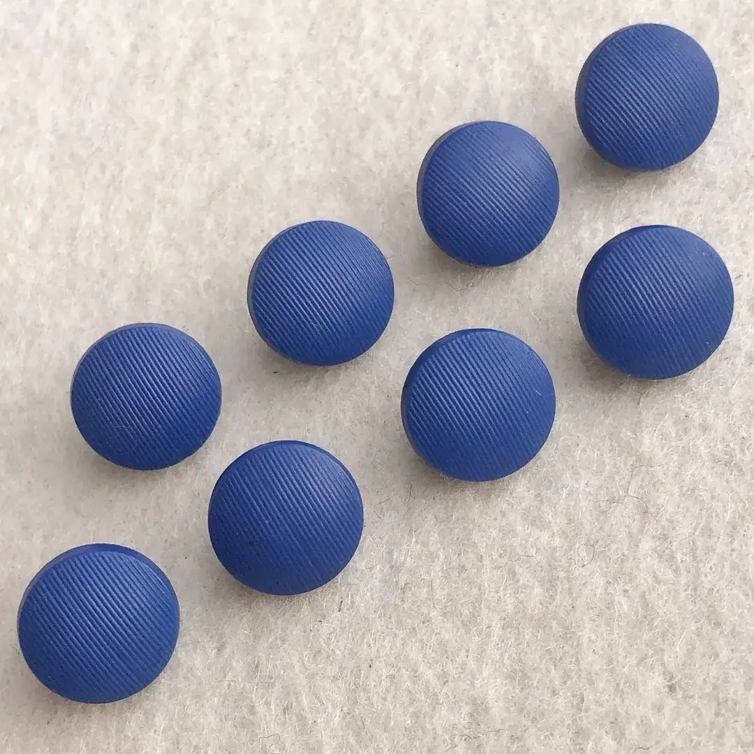 Gablonzer Knopf aus echtem Glas blau – Bild 1 – Chiemgauer Heimatwerk Trachten-Onlineshop Gablonzer Knopf aus echtem Glas blau - Bild 1 - Chiemgauer Heimatwerk Trachten-Onlineshop