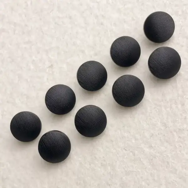 Gablonzer Knopf aus echtem Glas schwarz No. 2 – Bild 1 – Chiemgauer Heimatwerk Trachten-Onlineshop Gablonzer Knopf aus echtem Glas schwarz No. 2 - Bild 1 - Chiemgauer Heimatwerk Trachten-Onlineshop