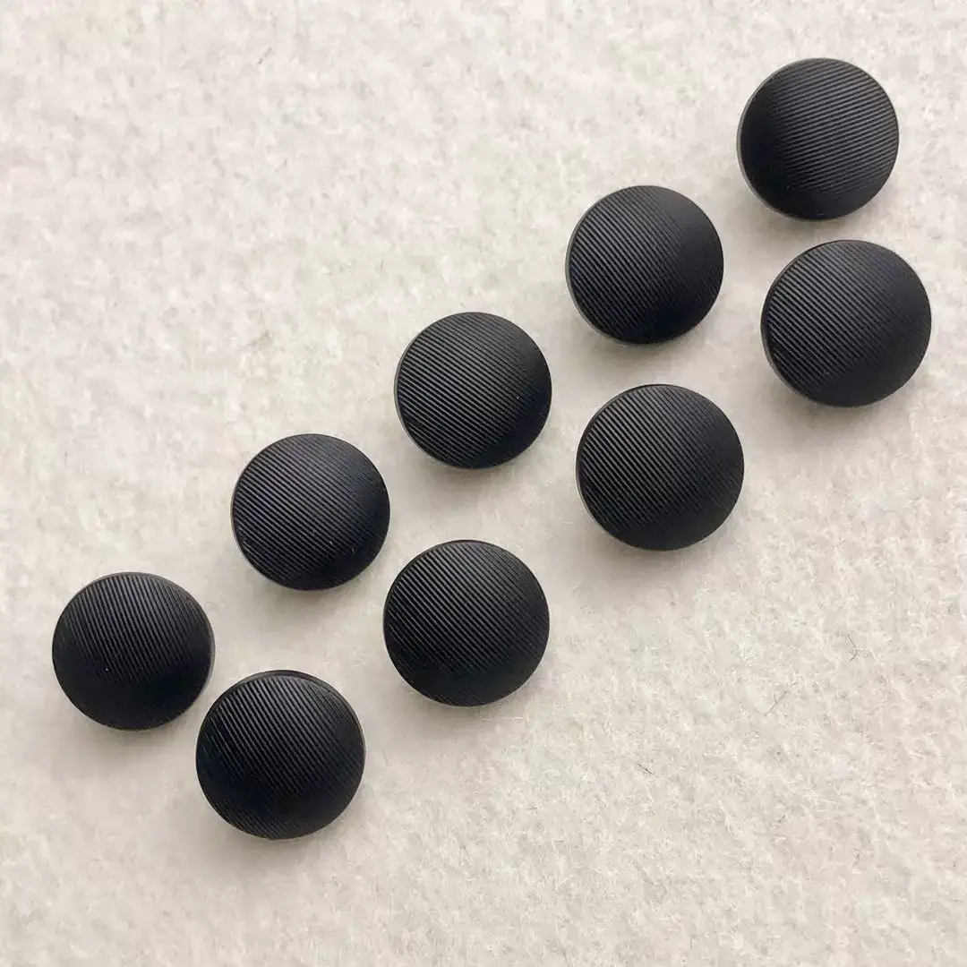 Gablonzer Knopf aus echtem Glas schwarz No. 2 – Bild 1 – Chiemgauer Heimatwerk Trachten-Onlineshop Gablonzer Knopf aus echtem Glas schwarz No. 2 - Bild 1 - Chiemgauer Heimatwerk Trachten-Onlineshop