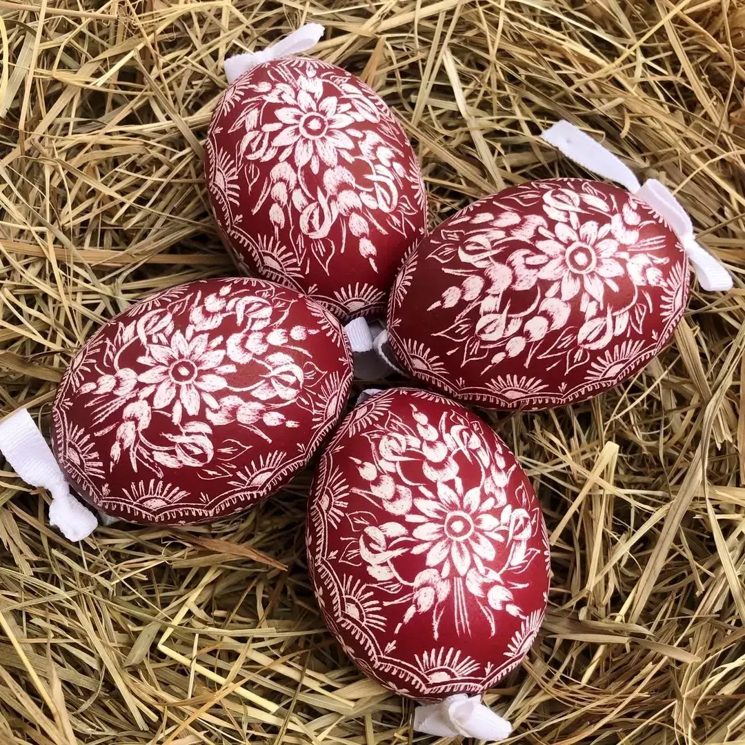 Gekratzte Ostereier mit Kratztechnik rot No. 12 – Bild 1 – Chiemgauer Heimatwerk Trachten-Onlineshop Gekratzte Ostereier mit Kratztechnik rot No. 12 - Bild 1 - Chiemgauer Heimatwerk Trachten-Onlineshop