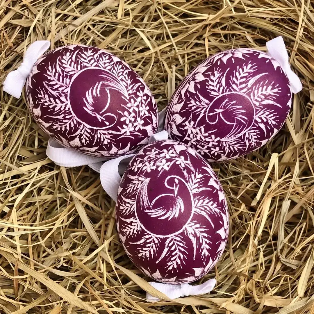 Gekratzte Ostereier mit Kratztechnik rot-violett No. 3 – Bild 1 – Chiemgauer Heimatwerk Trachten-Onlineshop Gekratzte Ostereier mit Kratztechnik rot-violett No. 3 - Bild 1 - Chiemgauer Heimatwerk Trachten-Onlineshop