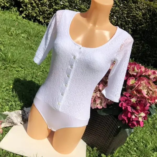 Hammerschmid Body kurzarm aus Spitze weiß – Bild 1 – Chiemgauer Heimatwerk Trachten-Onlineshop Hammerschmid Body kurzarm aus Spitze weiß - Bild 1 - Chiemgauer Heimatwerk Trachten-Onlineshop