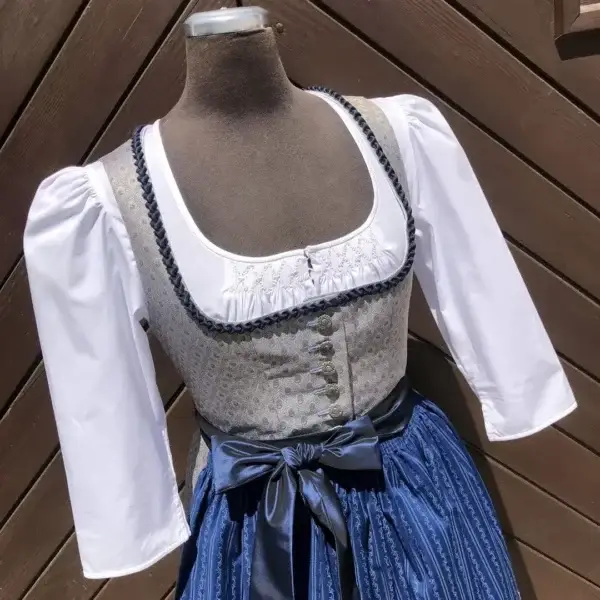 Hammerschmid Dirndlbluse langarm mit Perlen – Bild 1 – Chiemgauer Heimatwerk Trachten-Onlineshop Hammerschmid Dirndlbluse langarm mit Perlen - Bild 1 - Chiemgauer Heimatwerk Trachten-Onlineshop