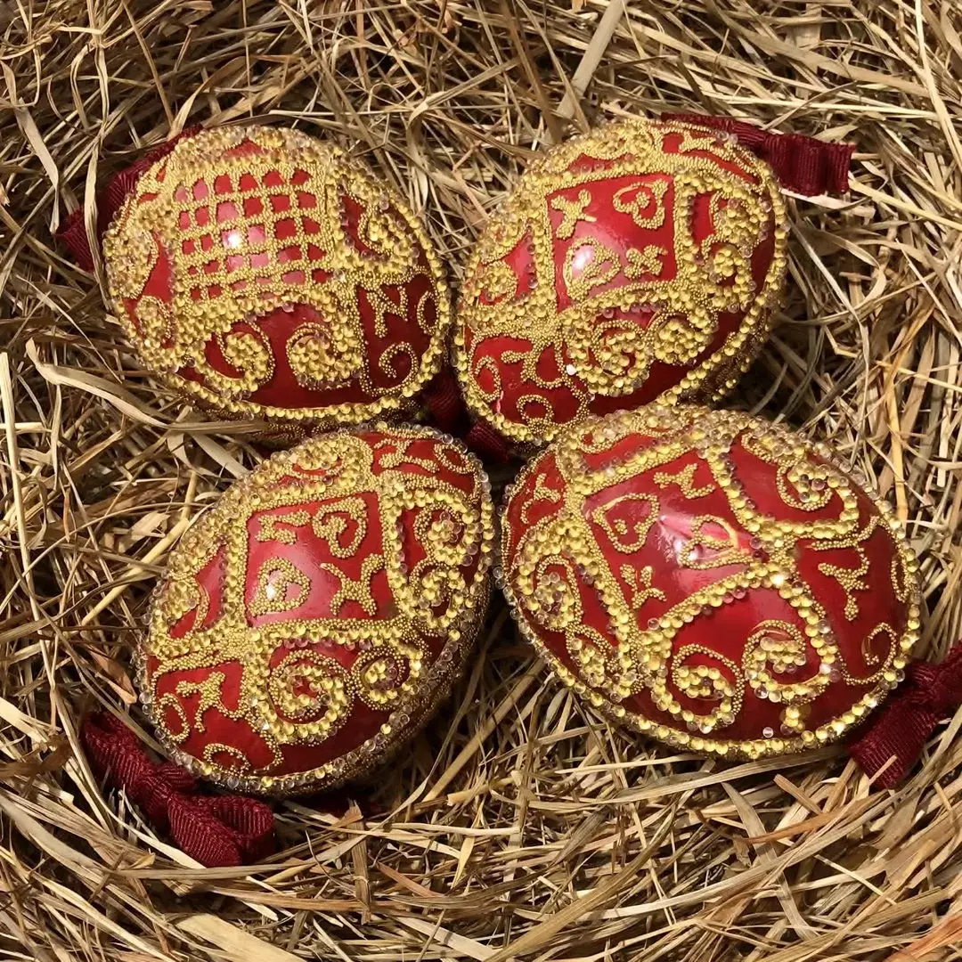 Handbemalte Ostereier in rot-gold – Bild 1 – Chiemgauer Heimatwerk Trachten-Onlineshop Handbemalte Ostereier in rot-gold - Bild 1 - Chiemgauer Heimatwerk Trachten-Onlineshop