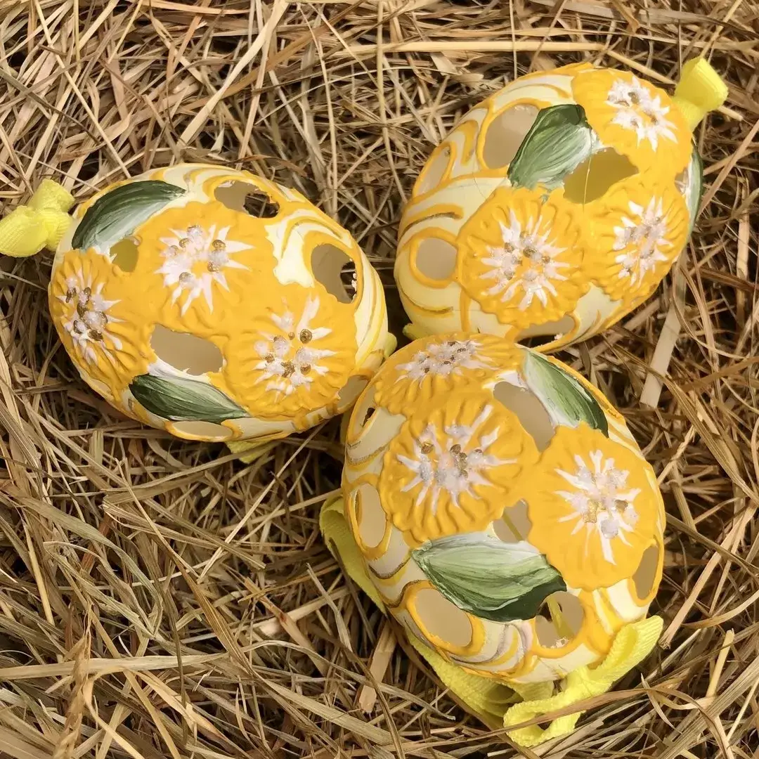 Handbemalte Ostereier mit Blüten gelb – Bild 1 – Chiemgauer Heimatwerk Trachten-Onlineshop Handbemalte Ostereier mit Blüten gelb - Bild 1 - Chiemgauer Heimatwerk Trachten-Onlineshop