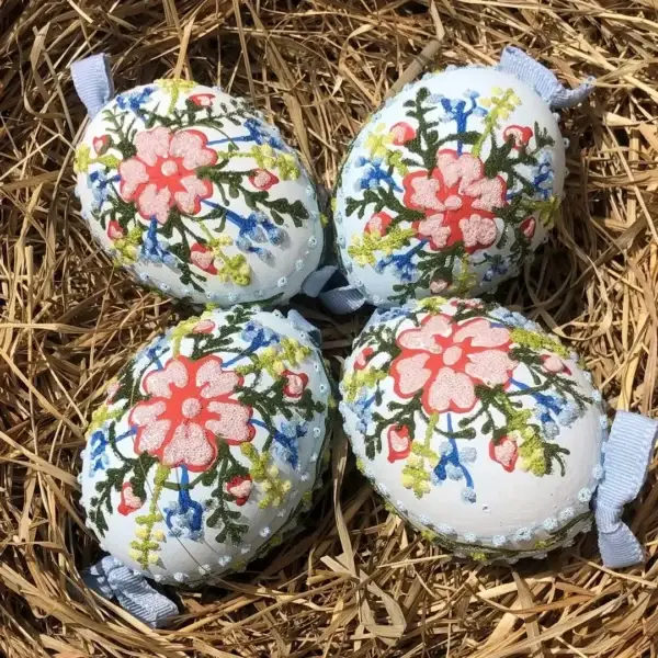 Handbemalte Ostereier mit Blumenstrauß blau – Bild 1 – Chiemgauer Heimatwerk Trachten-Onlineshop Handbemalte Ostereier mit Blumenstrauß blau - Bild 1 - Chiemgauer Heimatwerk Trachten-Onlineshop
