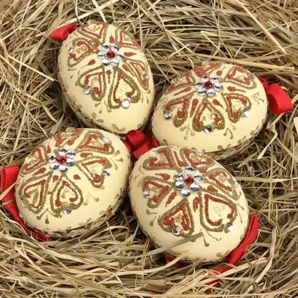 Handbemalte Ostereier mit creme-rot – Bild 1 – Chiemgauer Heimatwerk Trachten-Onlineshop Handbemalte Ostereier mit creme-rot - Bild 1 - Chiemgauer Heimatwerk Trachten-Onlineshop