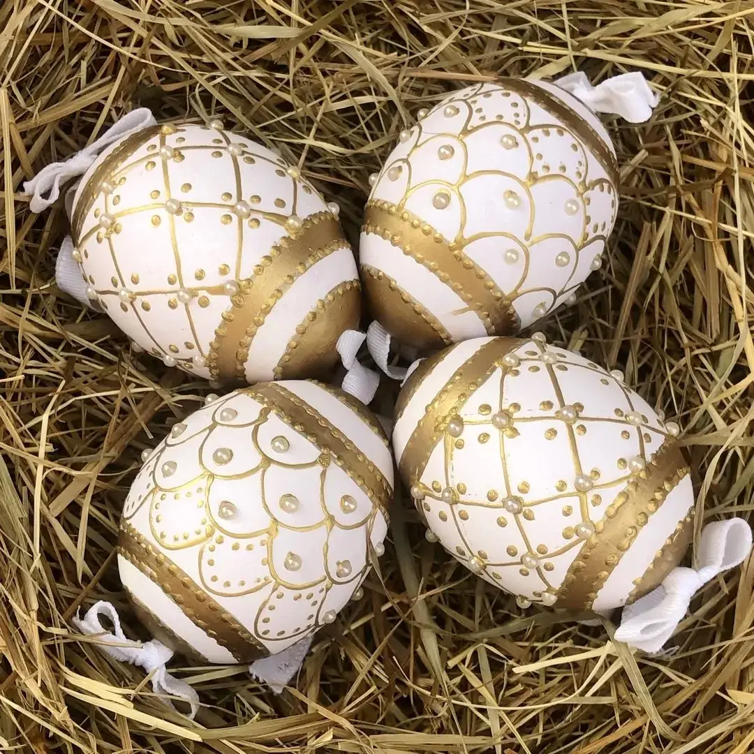 Handbemalte Ostereier mit Fabergé weiß No. 1 – Bild 1 – Chiemgauer Heimatwerk Trachten-Onlineshop Handbemalte Ostereier mit Fabergé weiß No. 1 - Bild 1 - Chiemgauer Heimatwerk Trachten-Onlineshop