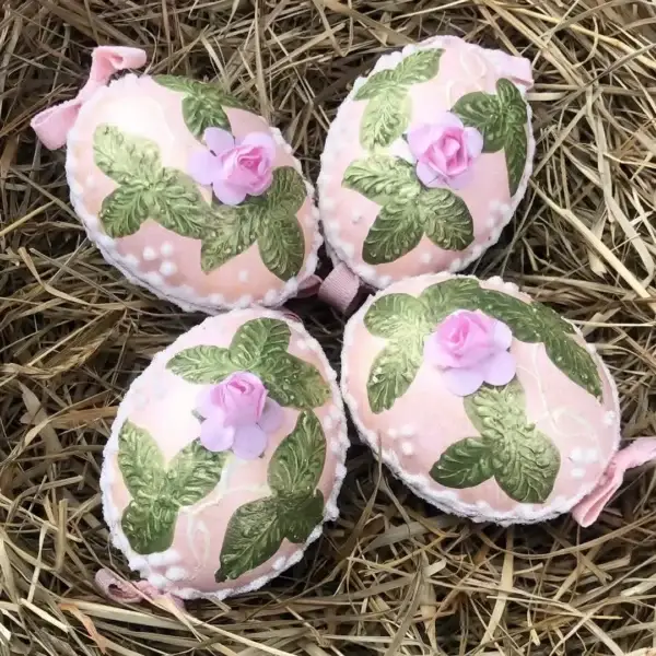 Handbemalte Ostereier mit Röschen rosa – Bild 1 – Chiemgauer Heimatwerk Trachten-Onlineshop Handbemalte Ostereier mit Röschen rosa - Bild 1 - Chiemgauer Heimatwerk Trachten-Onlineshop