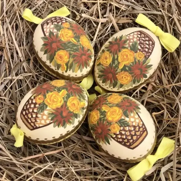 Handbemalte Ostereier mit Rosen gelb No. 2 – Bild 1 – Chiemgauer Heimatwerk Trachten-Onlineshop Handbemalte Ostereier mit Rosen gelb No. 2 - Bild 1 - Chiemgauer Heimatwerk Trachten-Onlineshop