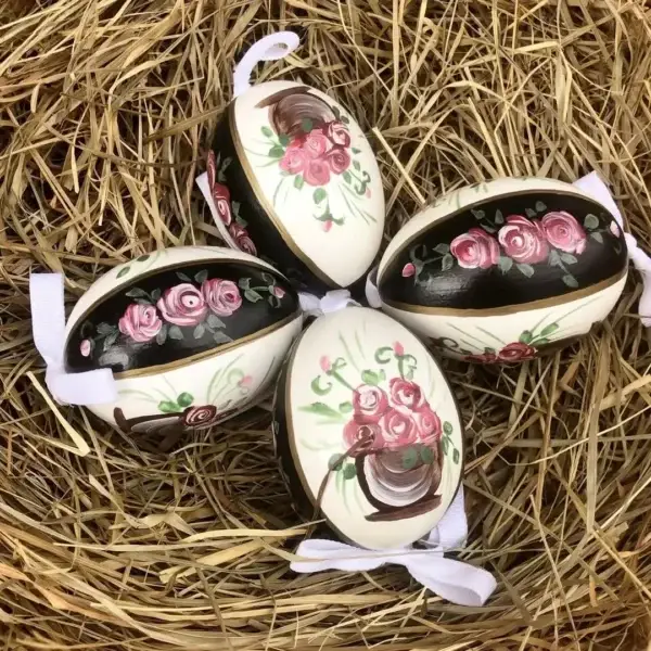 Handbemalte Ostereier mit Roserl burgund – Bild 1 – Chiemgauer Heimatwerk Trachten-Onlineshop Handbemalte Ostereier mit Roserl burgund - Bild 1 - Chiemgauer Heimatwerk Trachten-Onlineshop