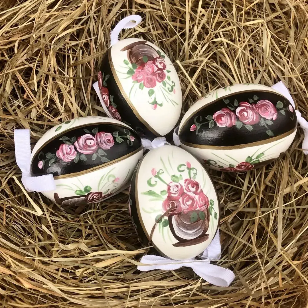 Handbemalte Ostereier mit Roserl burgund – Bild 1 – Chiemgauer Heimatwerk Trachten-Onlineshop Handbemalte Ostereier mit Roserl burgund - Bild 1 - Chiemgauer Heimatwerk Trachten-Onlineshop