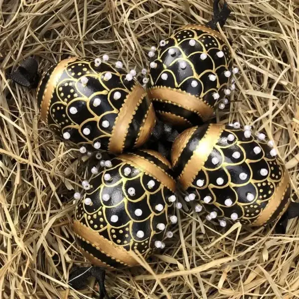 Handbemalte Ostereier mit schwarz-gold No. 2 – Bild 1 – Chiemgauer Heimatwerk Trachten-Onlineshop Handbemalte Ostereier mit schwarz-gold No. 2 - Bild 1 - Chiemgauer Heimatwerk Trachten-Onlineshop
