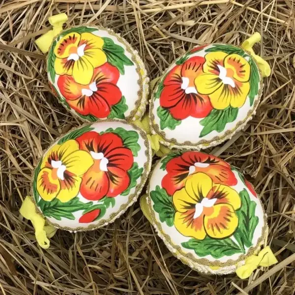 Handbemalte Ostereier mit Stiefmütterchen gelb – Bild 1 – Chiemgauer Heimatwerk Trachten-Onlineshop Handbemalte Ostereier mit Stiefmütterchen gelb - Bild 1 - Chiemgauer Heimatwerk Trachten-Onlineshop