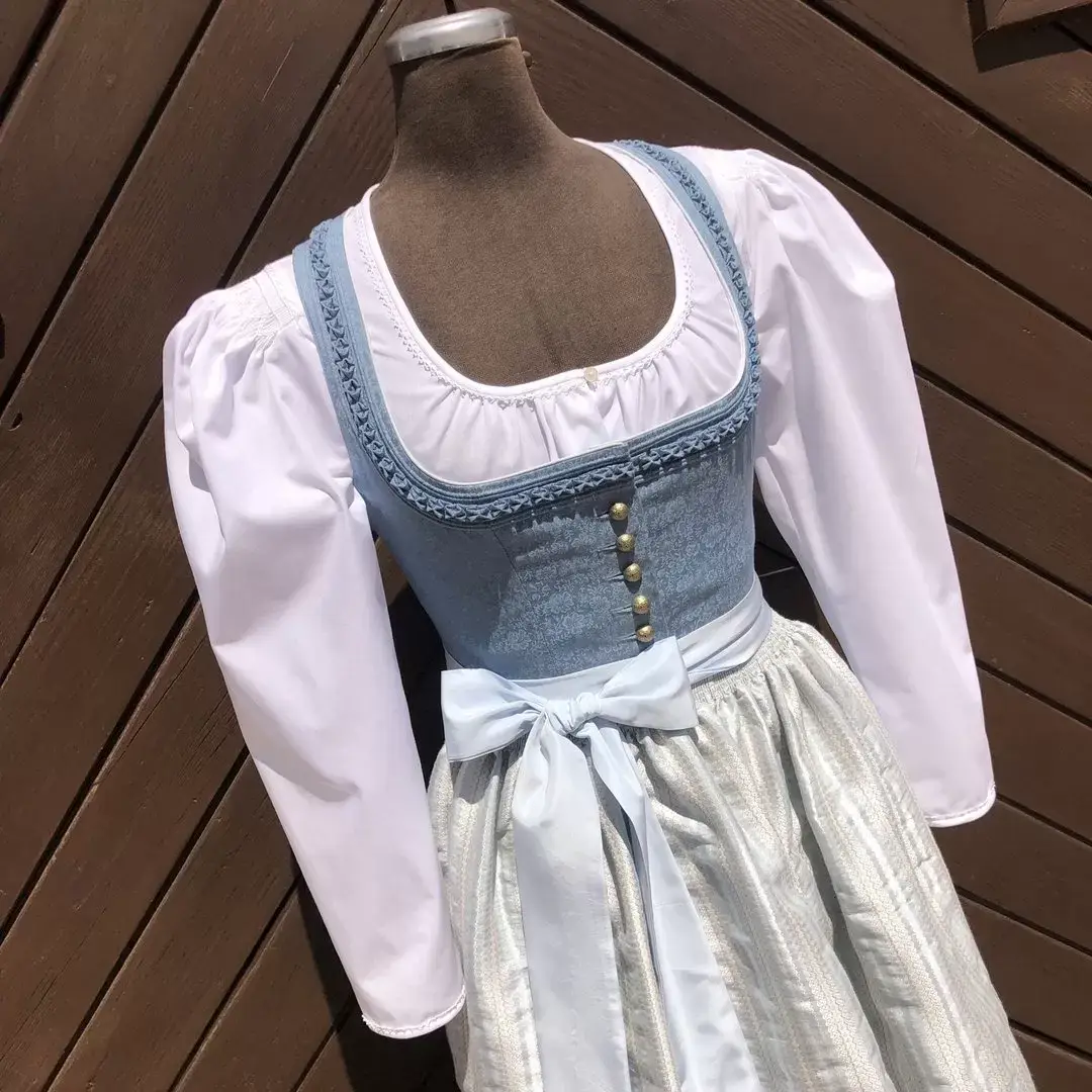 Handgereihte Waldorff Dirndlbluse mit Stickerei – Bild 1 – Chiemgauer Heimatwerk Trachten-Onlineshop Handgereihte Waldorff Dirndlbluse mit Stickerei - Bild 1 - Chiemgauer Heimatwerk Trachten-Onlineshop