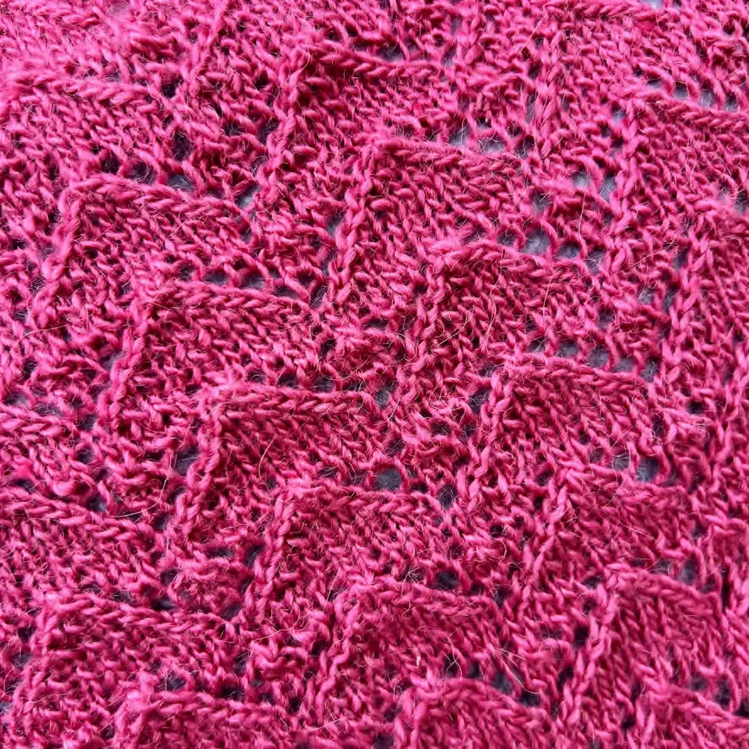 Handgestricktes Trachtenschultertuch No. 4 – Bild 3 – Chiemgauer Heimatwerk Trachten-Onlineshop Handgestricktes Trachtenschultertuch No. 4 - Bild 3 - Chiemgauer Heimatwerk Trachten-Onlineshop