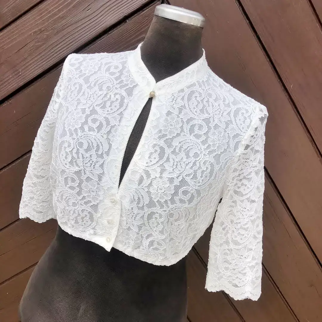 Hochgeschlossene Waldorff Dirndlbluse creme mit Stehkragen – Bild 1 – Chiemgauer Heimatwerk Trachten-Onlineshop Hochgeschlossene Waldorff Dirndlbluse creme mit Stehkragen - Bild 1 - Chiemgauer Heimatwerk Trachten-Onlineshop