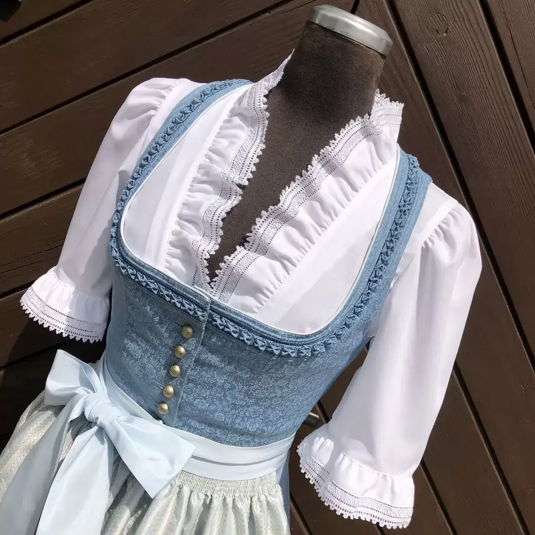 Hochgeschlossene Waldorff Dirndlbluse kurzarm mit Kragen No. 6 – Bild 1 – Chiemgauer Heimatwerk Trachten-Onlineshop Hochgeschlossene Waldorff Dirndlbluse kurzarm mit Kragen No. 6 - Bild 1 - Chiemgauer Heimatwerk Trachten-Onlineshop