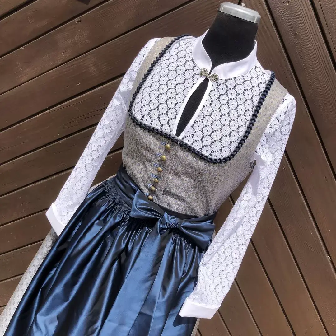 Hochgeschlossene Waldorff Dirndlbluse langarm – Bild 1 – Chiemgauer Heimatwerk Trachten-Onlineshop Hochgeschlossene Waldorff Dirndlbluse langarm - Bild 1 - Chiemgauer Heimatwerk Trachten-Onlineshop