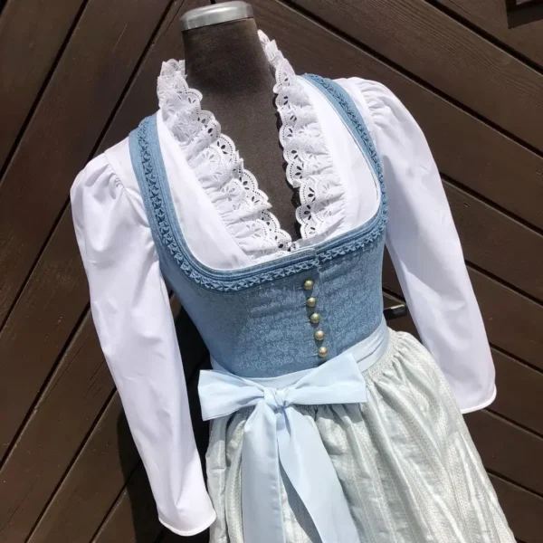 Hochgeschlossene Waldorff Dirndlbluse langarm mit Kragen No. 10 – Bild 1 – Chiemgauer Heimatwerk Trachten-Onlineshop Hochgeschlossene Waldorff Dirndlbluse langarm mit Kragen No. 10 - Bild 1 - Chiemgauer Heimatwerk Trachten-Onlineshop