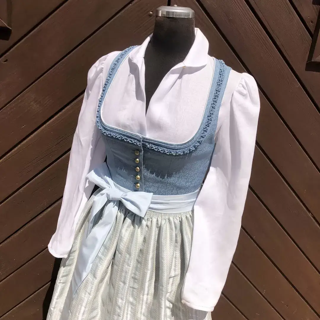 Hochgeschlossene Waldorff Dirndlbluse langarm mit Kragen No. 2 – Bild 1 – Chiemgauer Heimatwerk Trachten-Onlineshop Hochgeschlossene Waldorff Dirndlbluse langarm mit Kragen No. 2 - Bild 1 - Chiemgauer Heimatwerk Trachten-Onlineshop
