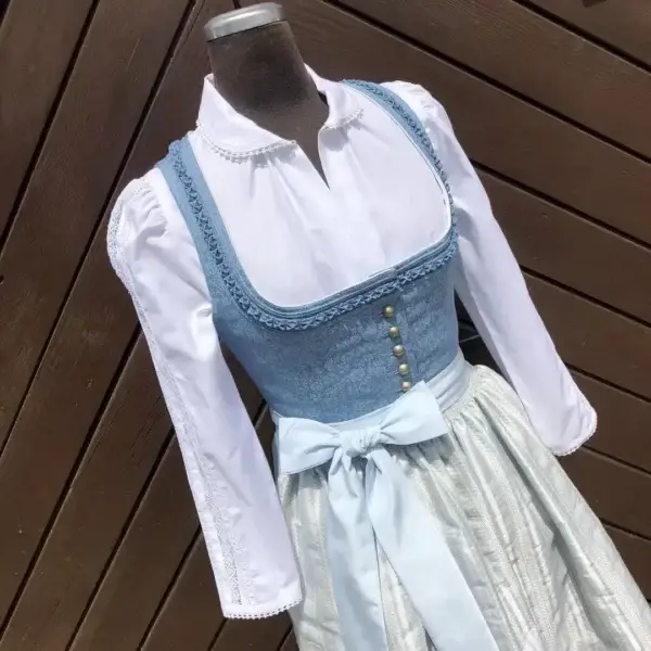 Hochgeschlossene Waldorff Dirndlbluse langarm mit Kragen No. 4 – Bild 1 – Chiemgauer Heimatwerk Trachten-Onlineshop Hochgeschlossene Waldorff Dirndlbluse langarm mit Kragen No. 4 - Bild 1 - Chiemgauer Heimatwerk Trachten-Onlineshop