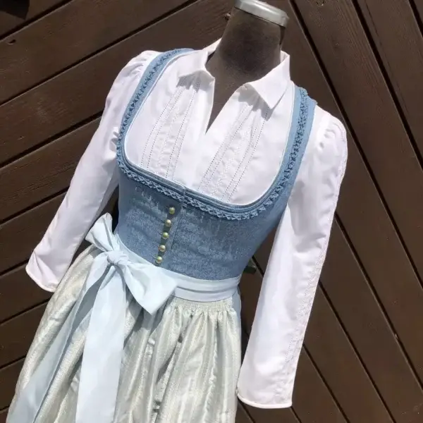 Hochgeschlossene Waldorff Dirndlbluse langarm mit Kragen No. 5 – Bild 1 – Chiemgauer Heimatwerk Trachten-Onlineshop Hochgeschlossene Waldorff Dirndlbluse langarm mit Kragen No. 5 - Bild 1 - Chiemgauer Heimatwerk Trachten-Onlineshop