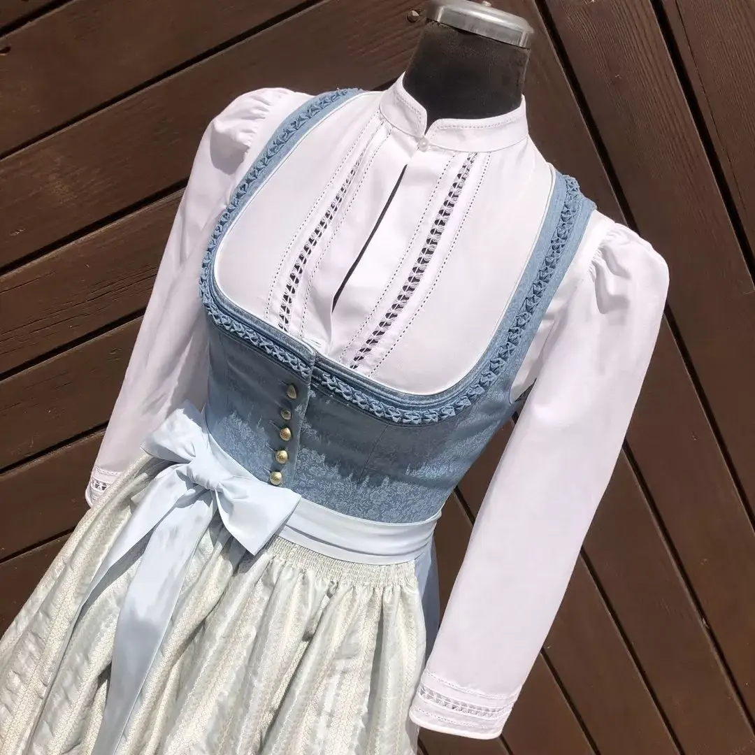 Hochgeschlossene Waldorff Dirndlbluse langarm mit Stehkragen No. 12 – Bild 1 – Chiemgauer Heimatwerk Trachten-Onlineshop Hochgeschlossene Waldorff Dirndlbluse langarm mit Stehkragen No. 12 - Bild 1 - Chiemgauer Heimatwerk Trachten-Onlineshop