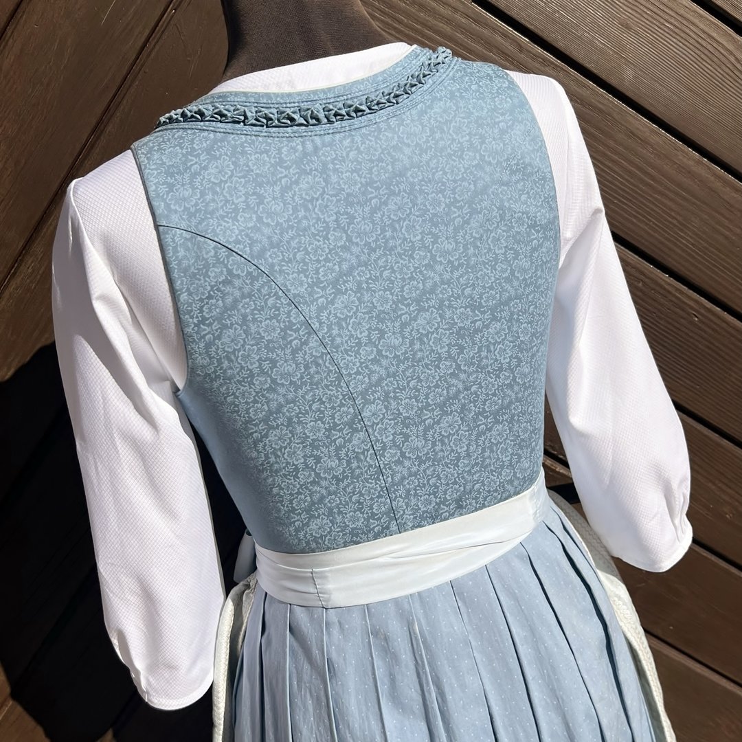 Hochgeschlossene Waldorff Dirndlbluse langarm No. 6 – Bild 50 – Chiemgauer Heimatwerk Trachten-Onlineshop Hochgeschlossene Waldorff Dirndlbluse langarm No. 6 - Bild 50 - Chiemgauer Heimatwerk Trachten-Onlineshop