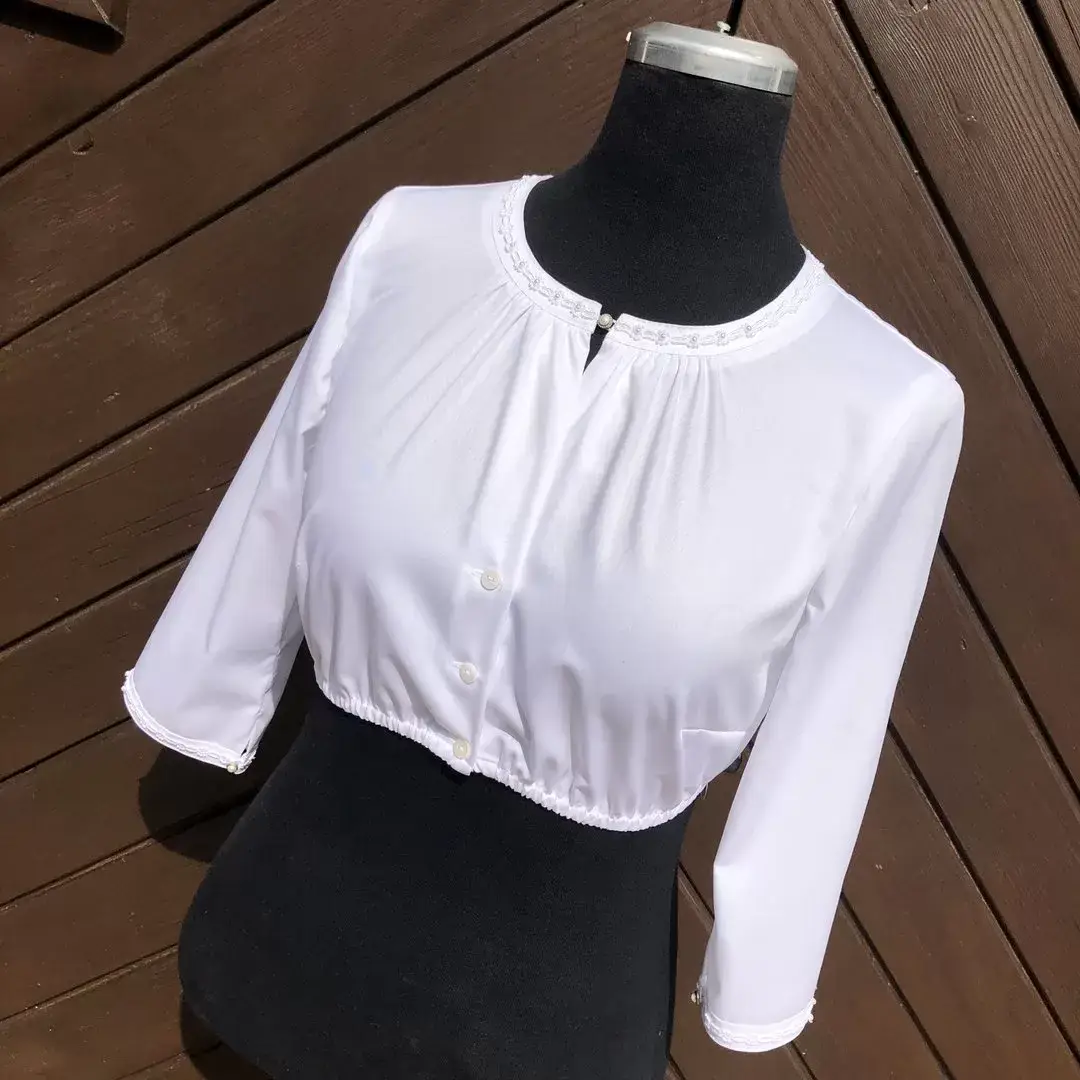 Hochgeschlossene Waldorff Dirndlbluse mit Perlen – Bild 1 – Chiemgauer Heimatwerk Trachten-Onlineshop Hochgeschlossene Waldorff Dirndlbluse mit Perlen - Bild 1 - Chiemgauer Heimatwerk Trachten-Onlineshop