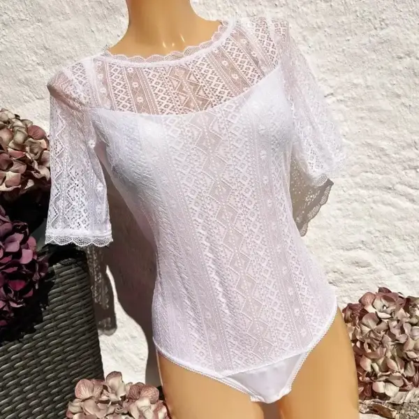 Hochgeschlossener Waldorff Body kurzarm aus feiner Spitze weiß – Bild 1 – Chiemgauer Heimatwerk Trachten-Onlineshop Hochgeschlossener Waldorff Body kurzarm aus feiner Spitze weiß - Bild 1 - Chiemgauer Heimatwerk Trachten-Onlineshop