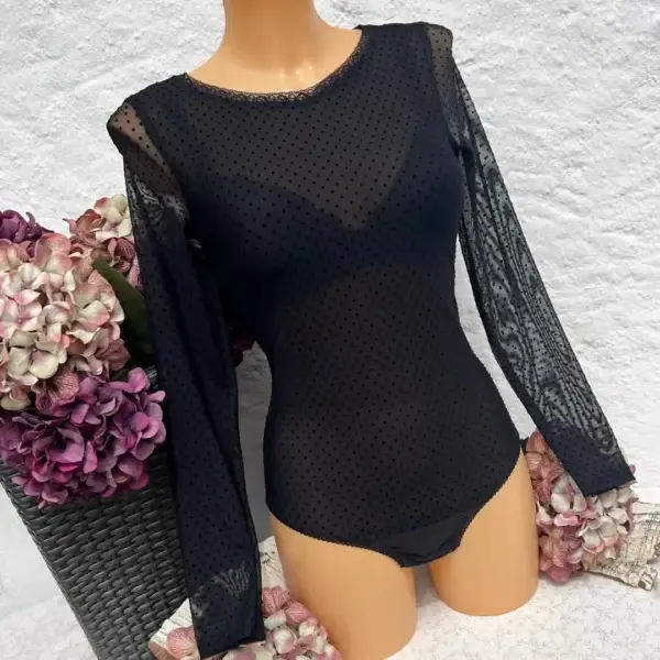 Hochgeschlossener Waldorff Body langarm aus Tupfentüll schwarz – Bild 1 – Chiemgauer Heimatwerk Trachten-Onlineshop Hochgeschlossener Waldorff Body langarm aus Tupfentüll schwarz - Bild 1 - Chiemgauer Heimatwerk Trachten-Onlineshop