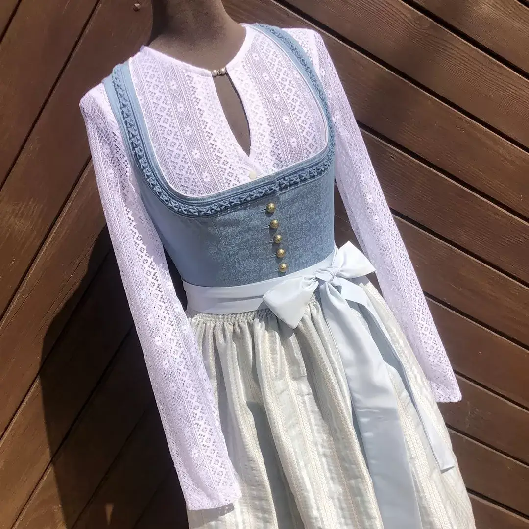 Waldorff Dirndlbluse hochgeschlossen mit langarm – Bild 1 – Chiemgauer Heimatwerk traditioneller Trachten-Onlineshop Waldorff Dirndlbluse hochgeschlossen mit langarm - Bild 1 - Chiemgauer Heimatwerk traditioneller Trachten-Onlineshop