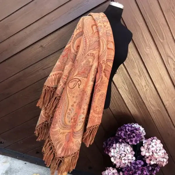 Schalktuch Wiener Schal Tölzer Tuch No. 1 – Bild 1 – Chiemgauer Heimatwerk traditioneller Trachten-Onlineshop Schalktuch Wiener Schal Tölzer Tuch No. 1 - Bild 1 - Chiemgauer Heimatwerk traditioneller Trachten-Onlineshop