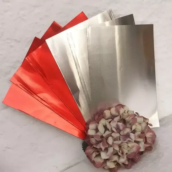 Metallfolie Bastelfolie rot-silber – Bild 1 – Chiemgauer Heimatwerk Trachten-Onlineshop Metallfolie Bastelfolie rot-silber - Bild 1 - Chiemgauer Heimatwerk Trachten-Onlineshop