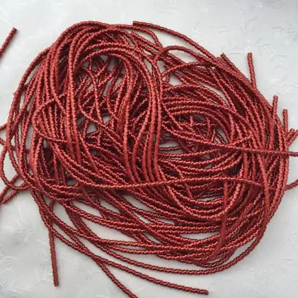 Gemusterter Boulliondraht in rot – Bild 1 – Chiemgauer Heimatwerk Trachten-Onlineshop Gemusterter Boulliondraht in rot - Bild 1 - Chiemgauer Heimatwerk Trachten-Onlineshop