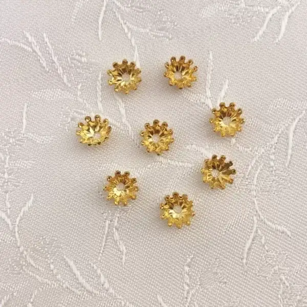 Filigrane Perlkappe in gold No. 2 – Bild 1 – Chiemgauer Heimatwerk traditioneller Trachten-Onlineshop Filigrane Perlkappe in gold No. 2 - Bild 1 - Chiemgauer Heimatwerk traditioneller Trachten-Onlineshop