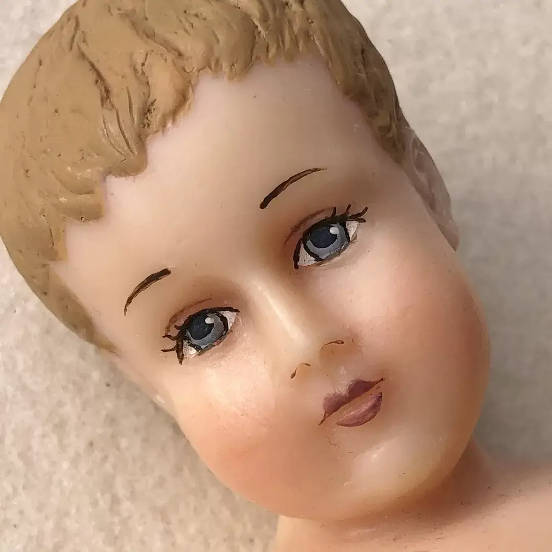 Fatschnkindl Wachskopf handgefertigte Wachsmodel für Klosterarbeit No. 2 – Bild 8 – Chiemgauer Heimatwerk Trachten-Onlineshop Fatschnkindl Wachskopf handgefertigte Wachsmodel für Klosterarbeit No. 2 - Bild 8 - Chiemgauer Heimatwerk Trachten-Onlineshop