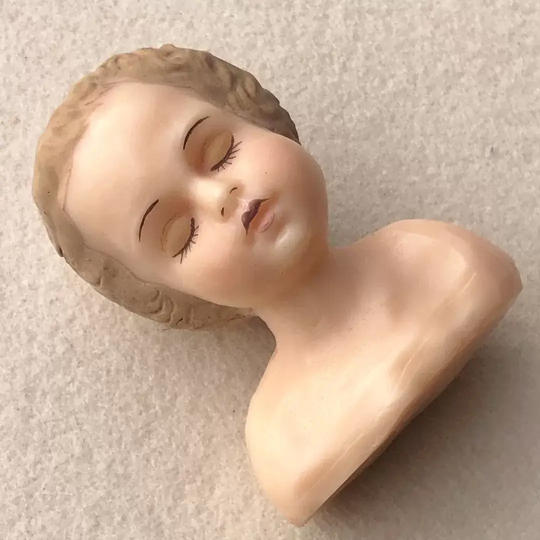Fatschnkindl Wachskopf handgefertigte Wachsmodel für Klosterarbeit No. 3 – Bild 2 – Chiemgauer Heimatwerk Trachten-Onlineshop Fatschnkindl Wachskopf handgefertigte Wachsmodel für Klosterarbeit No. 3 - Bild 2 - Chiemgauer Heimatwerk Trachten-Onlineshop