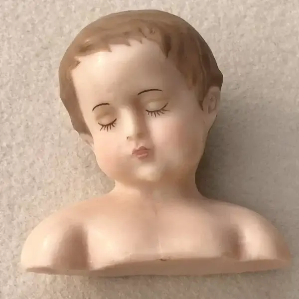 Fatschnkindl Wachskopf handgefertigte Wachsmodel für Klosterarbeit No. 4 – Bild 1 – Chiemgauer Heimatwerk traditioneller Trachten-Onlineshop Fatschnkindl Wachskopf handgefertigte Wachsmodel für Klosterarbeit No. 4 - Bild 1 - Chiemgauer Heimatwerk traditioneller Trachten-Onlineshop