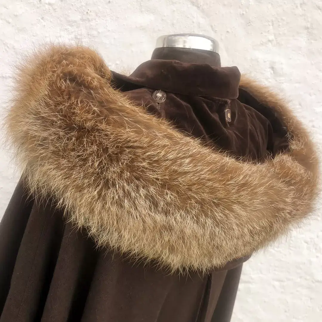 Kapuzenverbrämung aus Rotfuchs groß – Bild 23 – Chiemgauer Heimatwerk Trachten-Onlineshop Kapuzenverbrämung aus Rotfuchs groß - Bild 23 - Chiemgauer Heimatwerk Trachten-Onlineshop