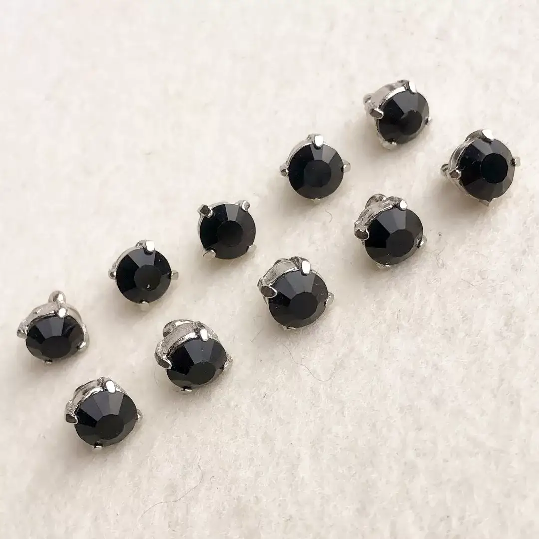 kleiner Knopf aus echtem Glas schwarz No. 51 – Bild 1 – Chiemgauer Heimatwerk Trachten-Onlineshop kleiner Knopf aus echtem Glas schwarz No. 51 - Bild 1 - Chiemgauer Heimatwerk Trachten-Onlineshop