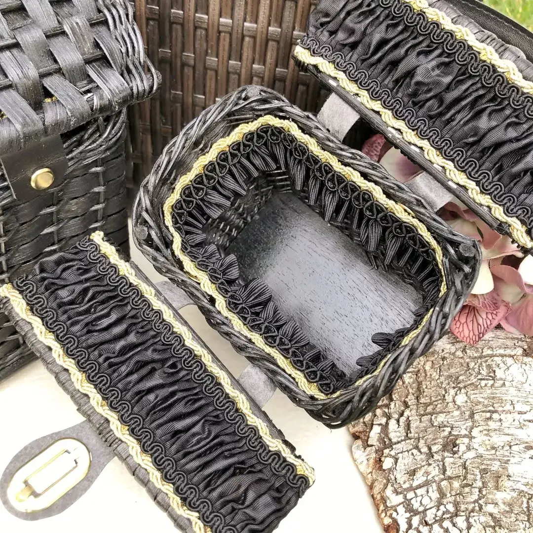 Kleines Krättle Zögerer Trachtenkorbtasche – Bild 6 – Chiemgauer Heimatwerk Trachten-Onlineshop Kleines Krättle Zögerer Trachtenkorbtasche - Bild 6 - Chiemgauer Heimatwerk Trachten-Onlineshop