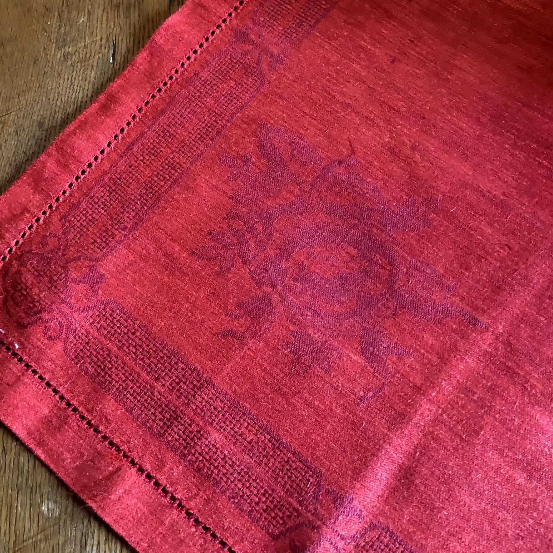 Leinen Serviette in weinrot – Bild 10 – Chiemgauer Heimatwerk Trachten-Onlineshop Leinen Serviette in weinrot - Bild 10 - Chiemgauer Heimatwerk Trachten-Onlineshop