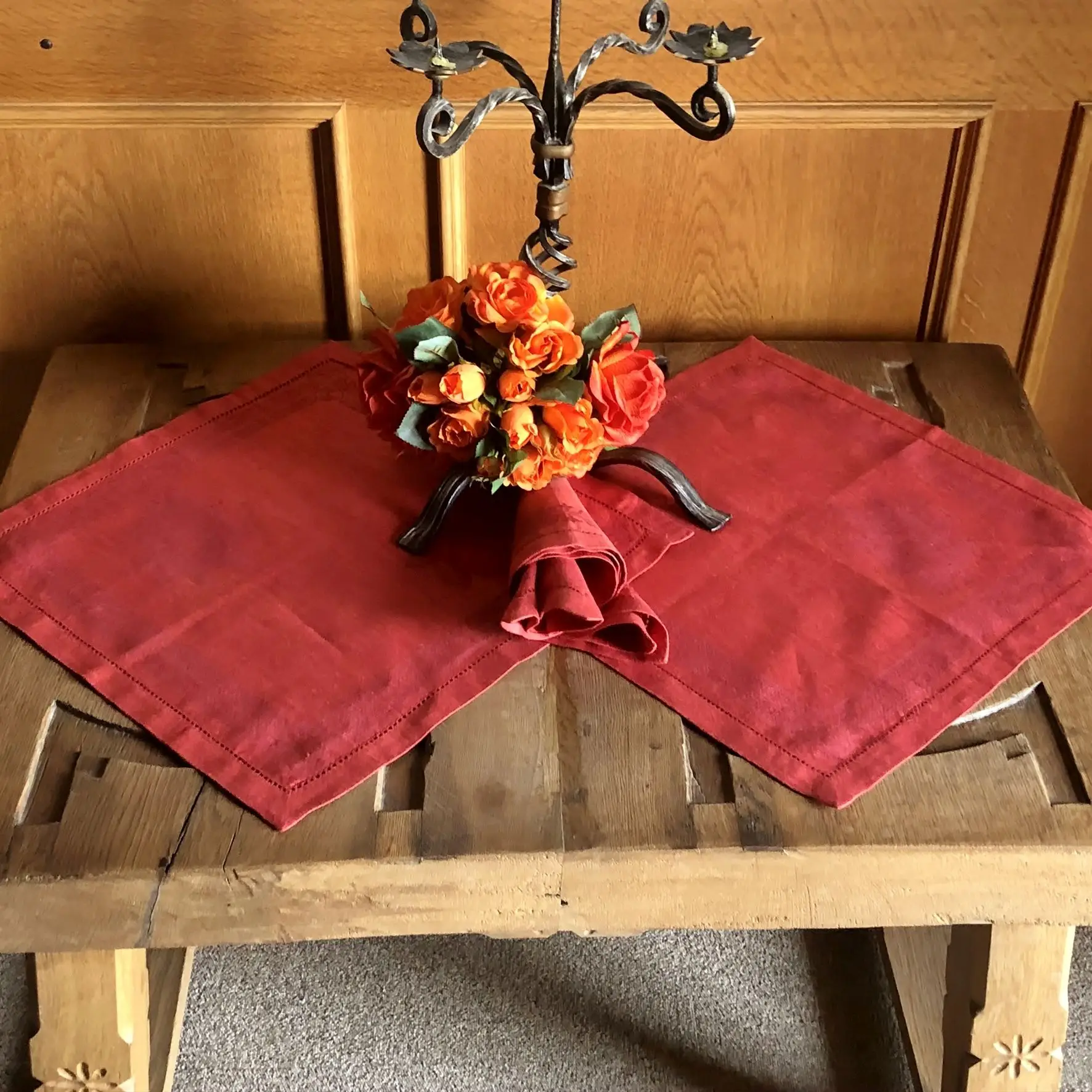Leinen Serviette in weinrot – Bild 2 – Chiemgauer Heimatwerk Trachten-Onlineshop Leinen Serviette in weinrot - Bild 2 - Chiemgauer Heimatwerk Trachten-Onlineshop