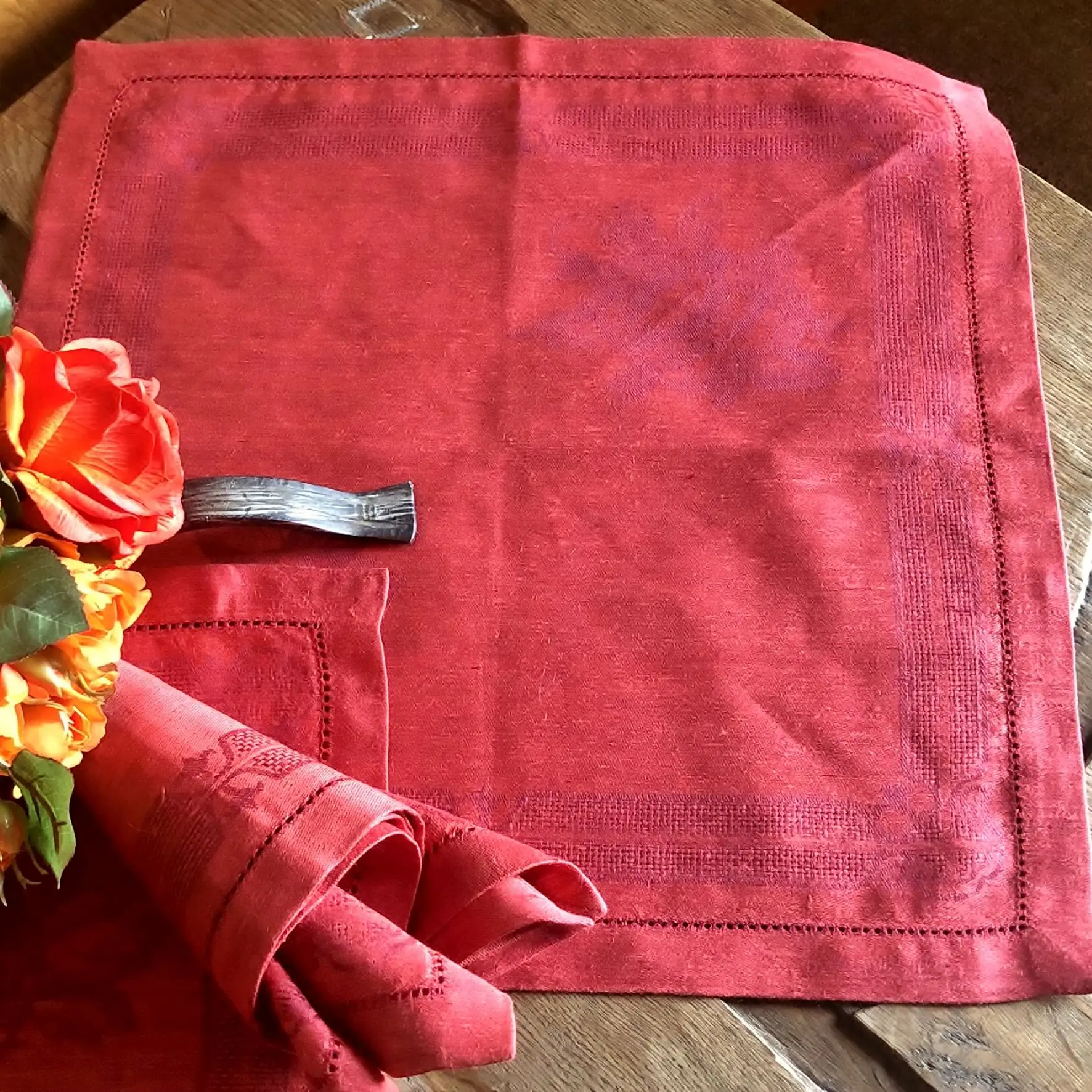 Leinen Serviette in weinrot – Bild 7 – Chiemgauer Heimatwerk Trachten-Onlineshop Leinen Serviette in weinrot - Bild 7 - Chiemgauer Heimatwerk Trachten-Onlineshop