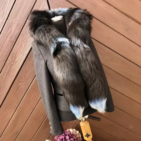 Pelz-Stola aus Fuchs in blau – Bild 1 – Chiemgauer Heimatwerk Trachten-Onlineshop Pelz-Stola aus Fuchs in blau - Bild 1 - Chiemgauer Heimatwerk Trachten-Onlineshop