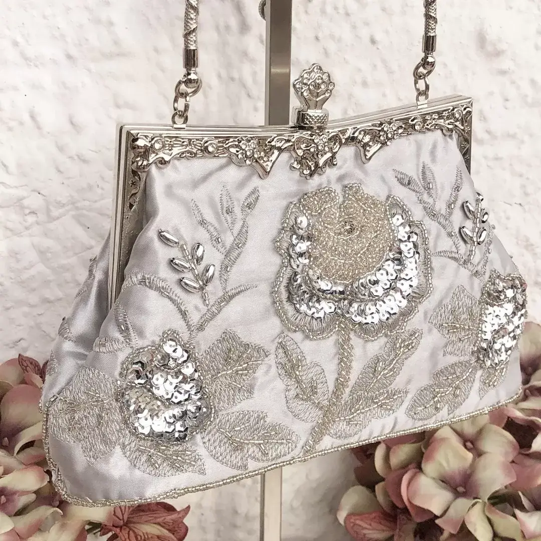 Perlentasche Trachtentasche für Damen No. 11 – Bild 11 – Chiemgauer Heimatwerk Trachten-Onlineshop Perlentasche Trachtentasche für Damen No. 11 - Bild 11 - Chiemgauer Heimatwerk Trachten-Onlineshop