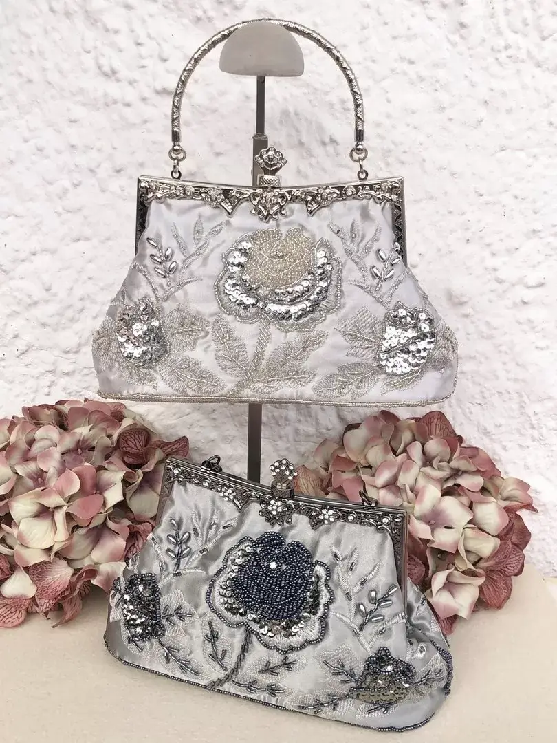 Perlentasche Trachtentasche für Damen No. 11 – Bild 16 – Chiemgauer Heimatwerk Trachten-Onlineshop Perlentasche Trachtentasche für Damen No. 11 - Bild 16 - Chiemgauer Heimatwerk Trachten-Onlineshop